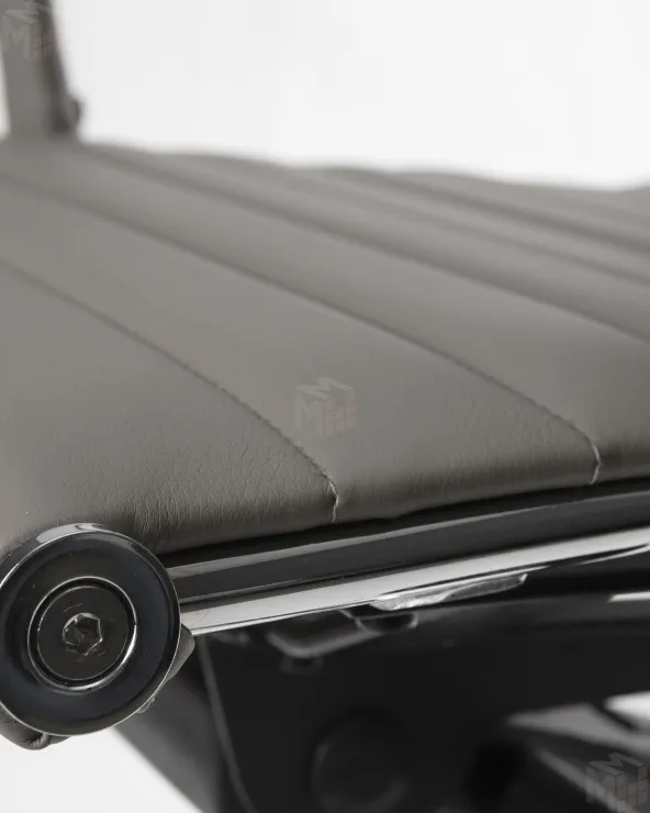 Офисное кресло для руководителей DOBRIN CLARK (серый)