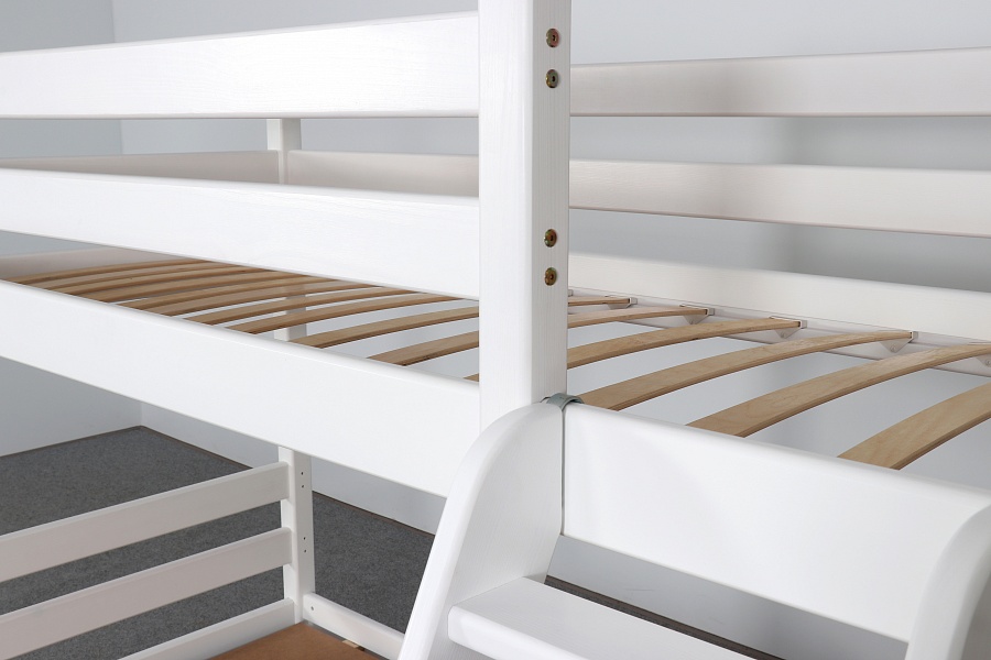 Кровать двухъярусная с наклонной лестницей Адель (белая)