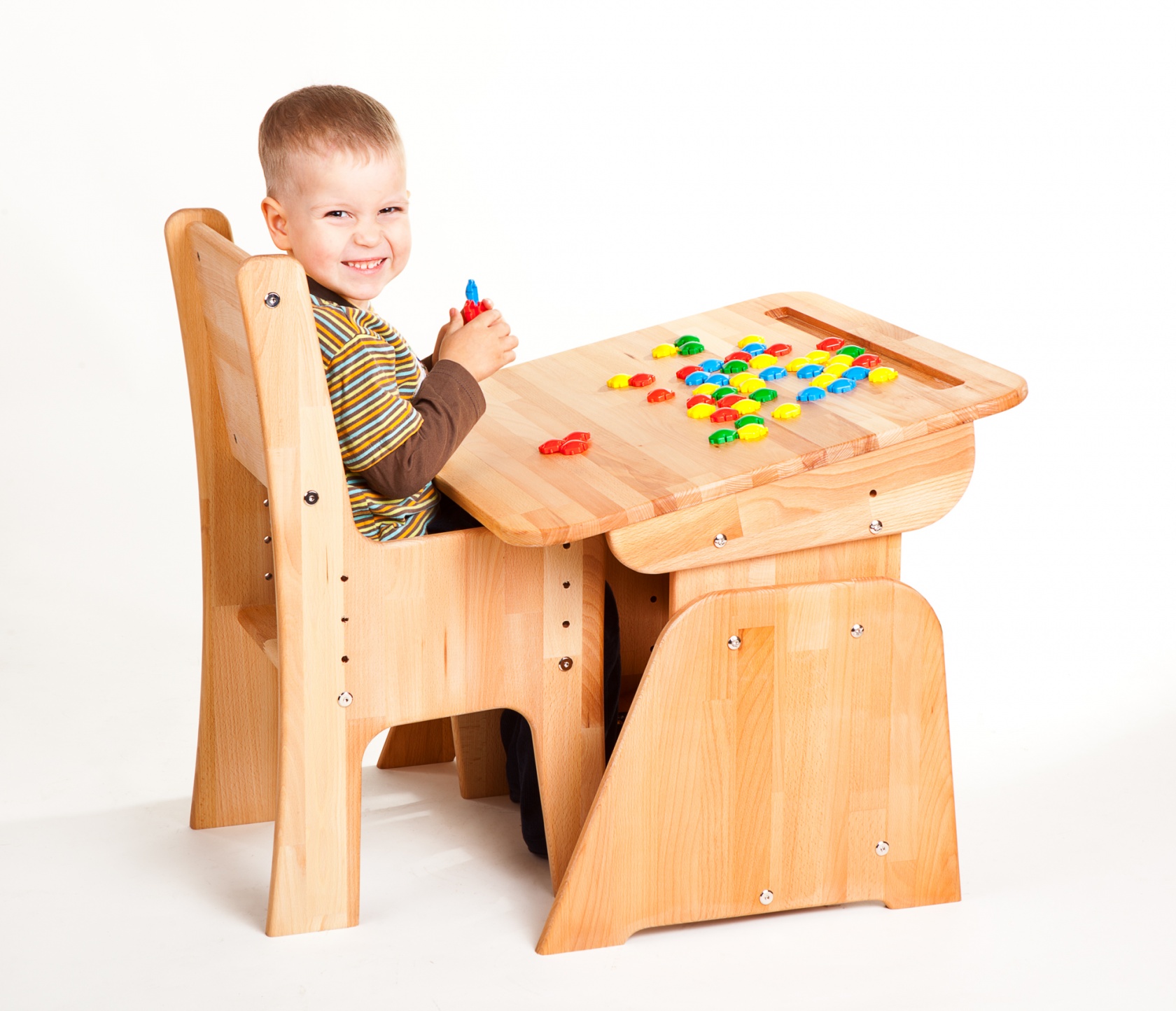в каком возрасте ребенку нужен столик и стульчик